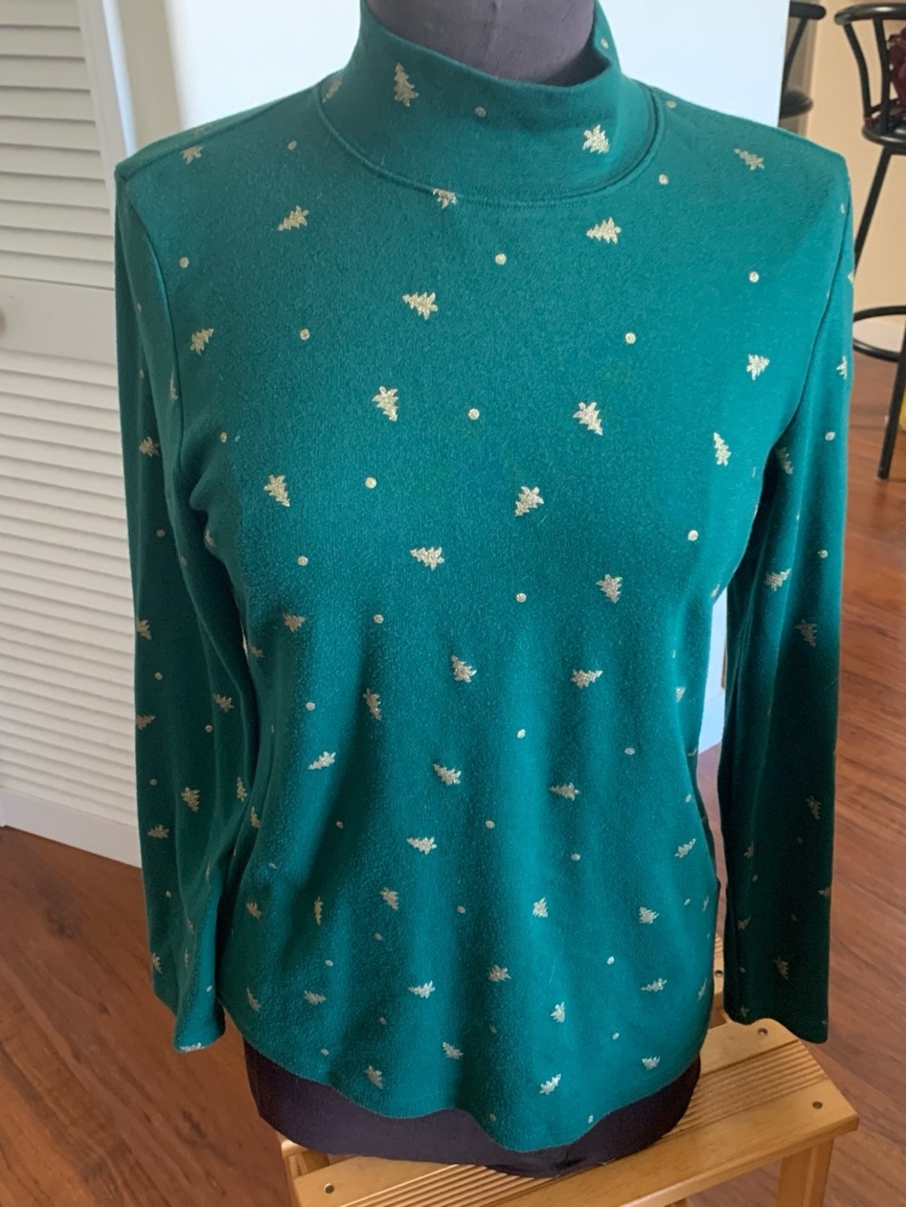 Karen Scott Christmas Green Turtleneck Sweater with Gold Trees and snowflake Acc